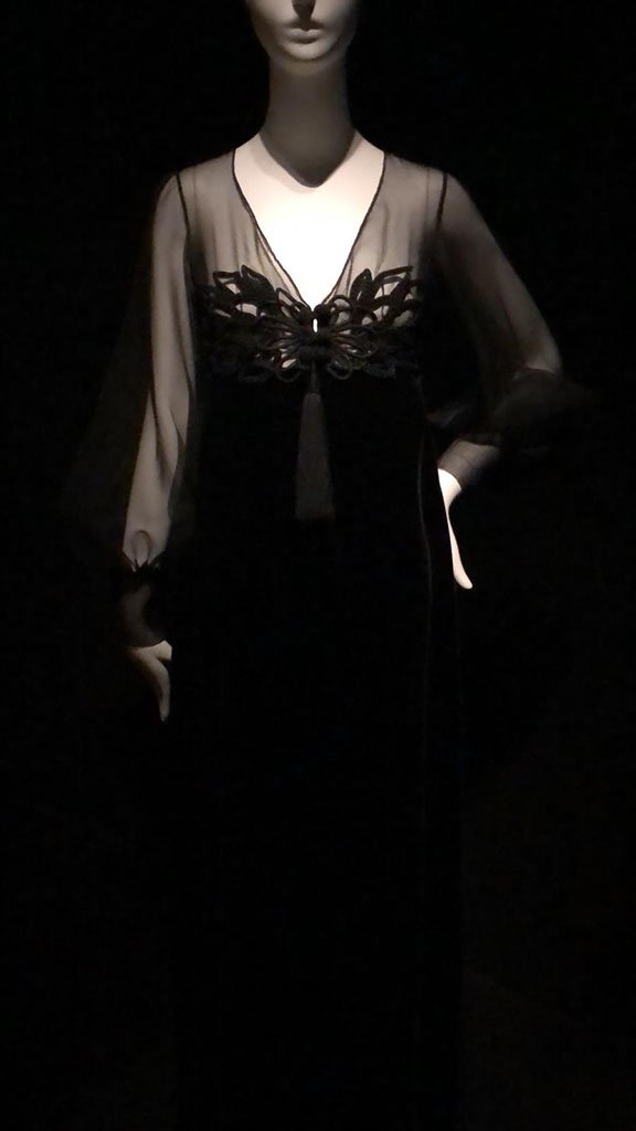 Yves Saint Laurent : les coulisses de la haute couture à Lyon.